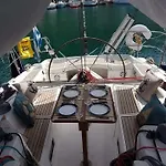 Cleopatra Boat Corfu Bådhotel *
