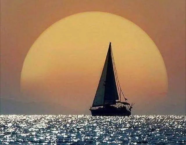 Cleopatra Boat Corfu Botel *