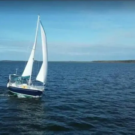 Cleopatra Boat Corfu 보트호텔