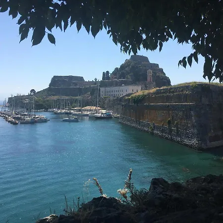 Cleopatra Boat Corfu 船屋 Corfu (city)