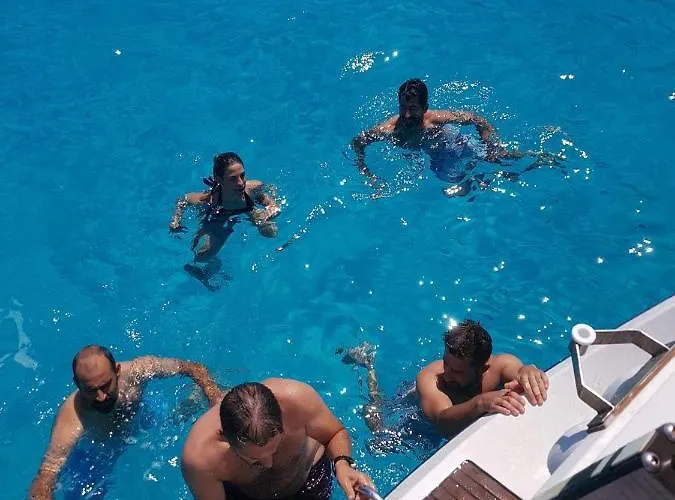 船上ホテル Cleopatra Boat Corfu コルフ島