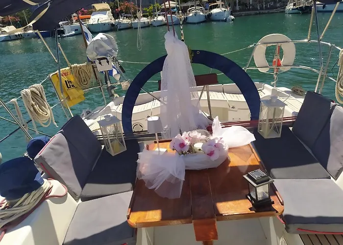 Cleopatra Boat Corfu 船上ホテル コルフ島