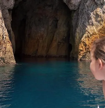 Cleopatra Boat Corfu ספינת מלון Corfu (city)