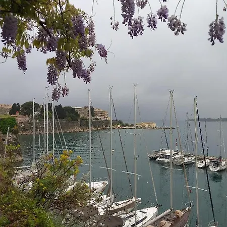 Πλωτό κατάλυμα Cleopatra Boat Corfu