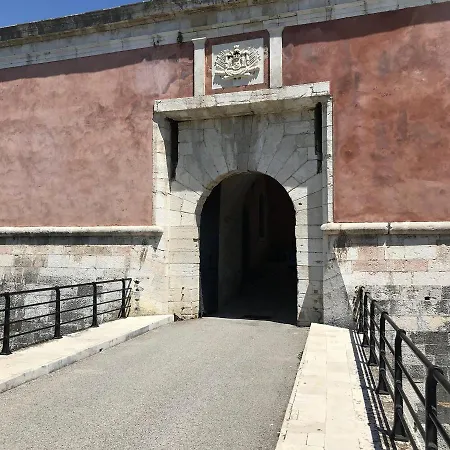 Cleopatra Boat Corfu ספינת מלון Corfu (city)