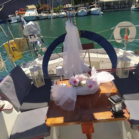 Cleopatra Boat Corfu ספינת מלון Corfu (city)